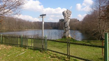 Kettensägekunst "Fischzug" am unteren Pochwerkteich